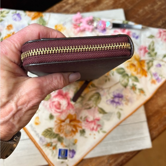 Kate Spade Laurel Way Stacy Wallet in Deep Plum. Beautiful saffiano leather - Picture 4 of 13